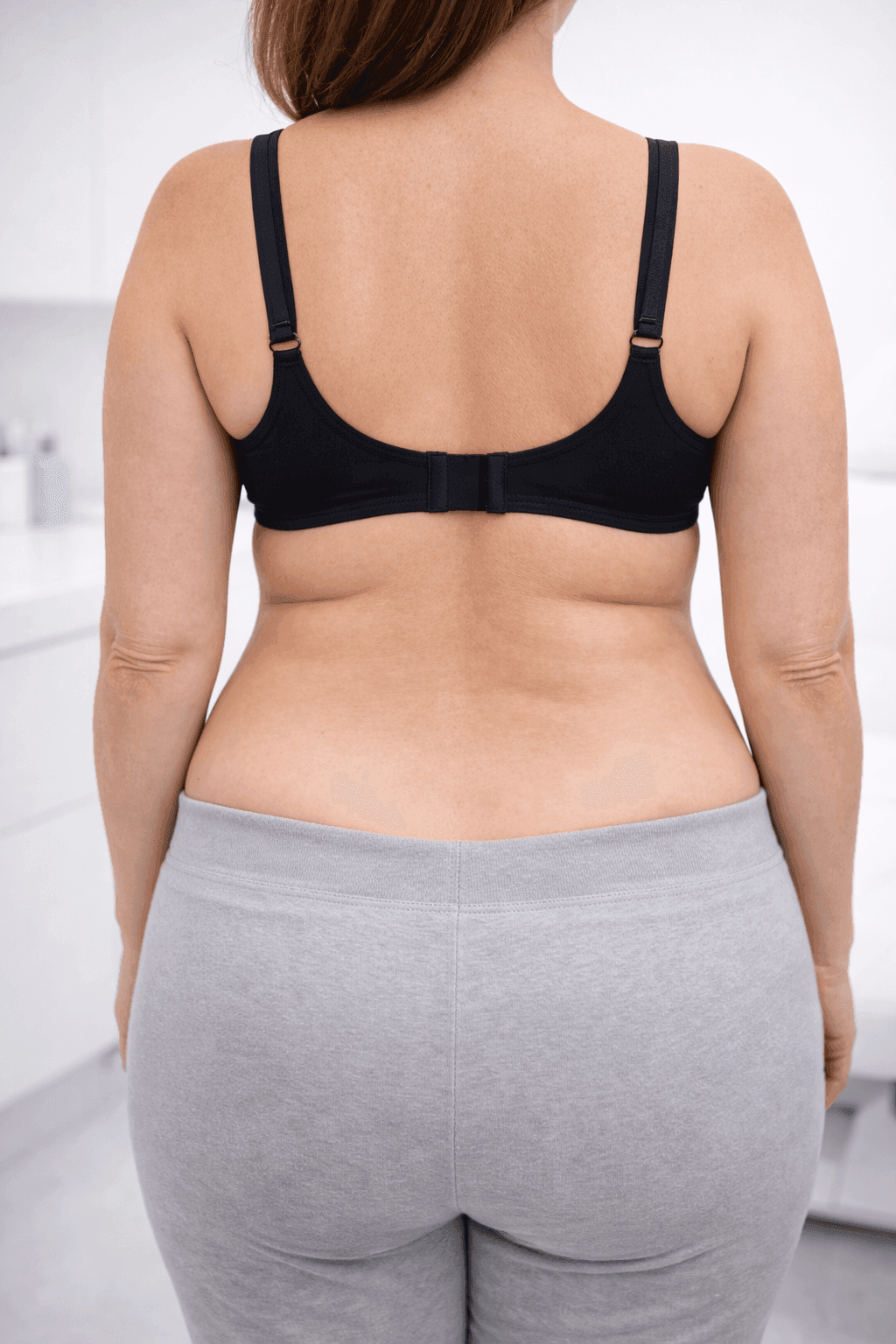 Rollos de grasa en espalda y zona del brasier resistentes a ejercicio